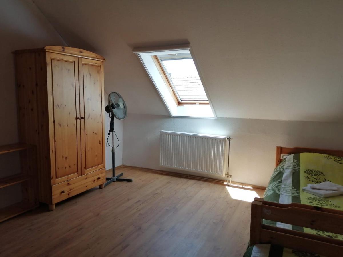 Gesztenye Vendeghaz Sagvar Bagian luar foto